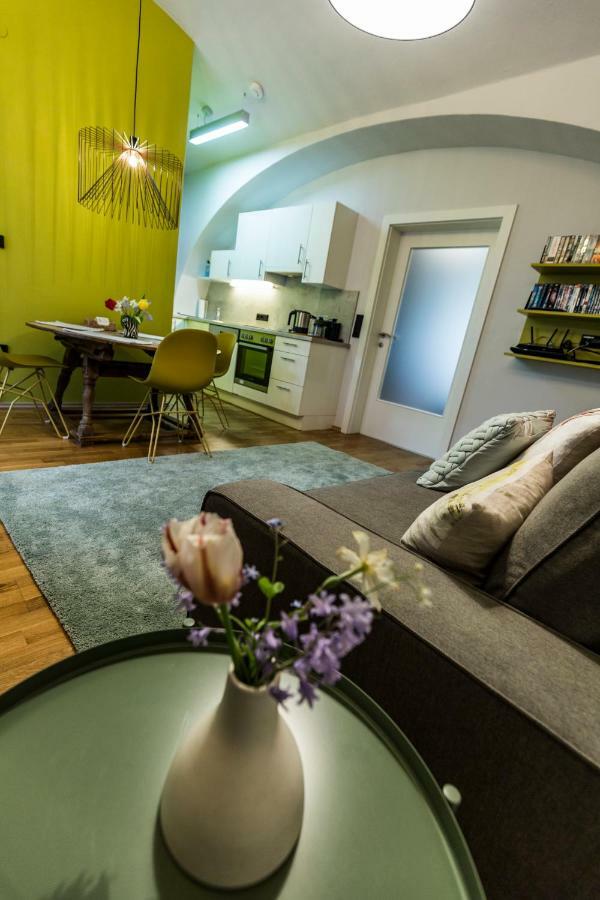 Yellow Flat By Grazrentals With Best Location & Free Parking Екстериор снимка